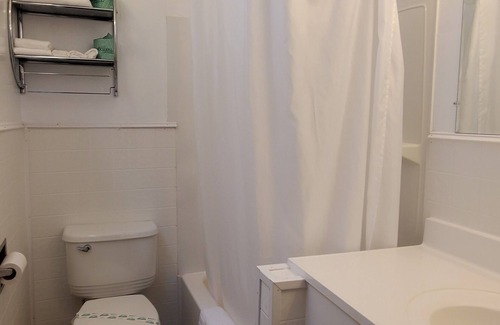 Lake George Hotel | KING ROOM IN LAKE GEORGE