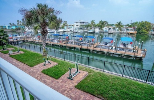 Treasure Island Hotel | King Room Marina View