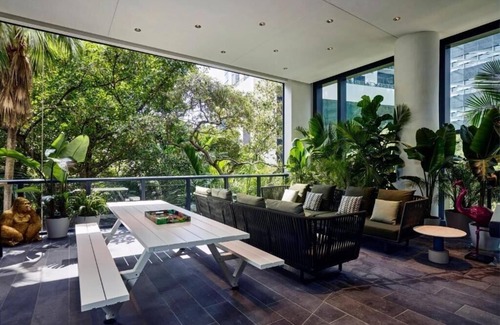 Brickell Apartment | King Room Near The RivaReno Gelato Brickell MIA