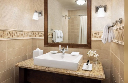 Crested Butte Hotel | King Room Splendor: Slopeside Views & Indoor Pool - Elevation Hotel & Spa