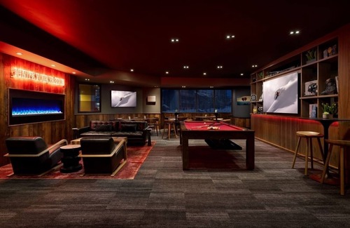 Crested Butte Hotel | King Room Splendor: Slopeside Views & Indoor Pool - Elevation Hotel & Spa