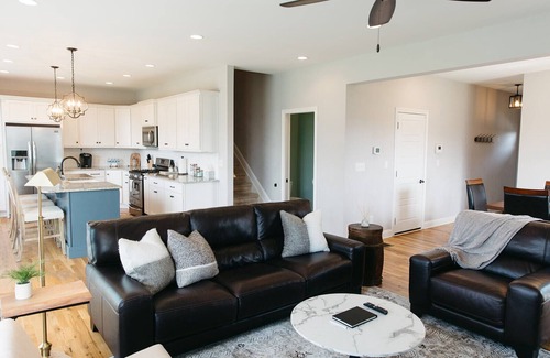 Martin Luther King House | "King's Quarters" Modern Urban Stay - Downtown LEX