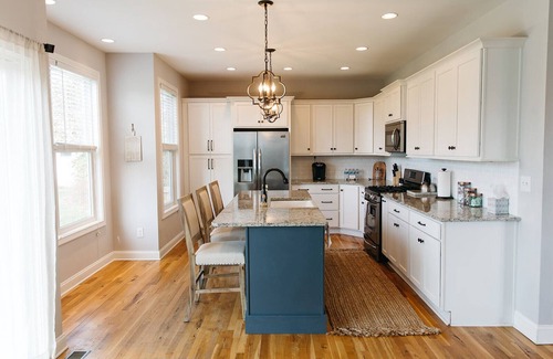 Martin Luther King House | "King's Quarters" Modern Urban Stay - Downtown LEX