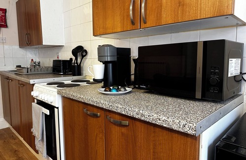 Colchester Apartment | king size bed apartment close to town center