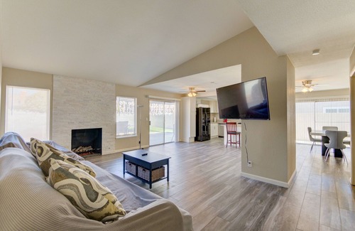 Las Vegas Villa | KING SIZE BED! MASSAGE CHAIR! EV CHARGER~OVERHEAD SHOWER!15 Minutes From Strip!