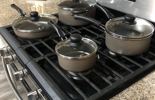 Las Vegas Villa | KING SIZE BED! MASSAGE CHAIR! EV CHARGER~OVERHEAD SHOWER!15 Minutes From Strip!