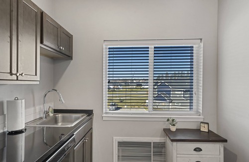 West Des Moines Apartment | King Studio Amenities Comfort and Convenience