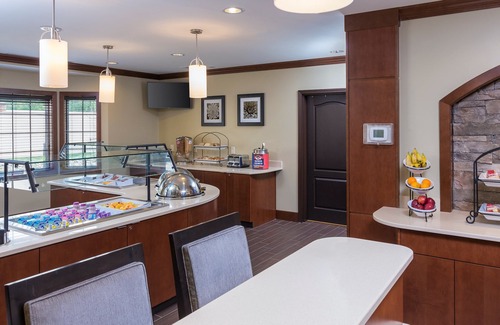 Canton Apartment | King Studio | Free Breakfast, Shared Hot Tub, Pool