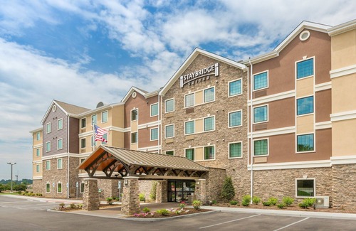Canton Apartment | King Studio | Free Breakfast, Shared Hot Tub, Pool