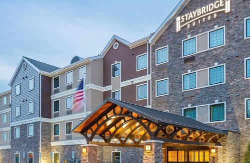 Canton Apartment | King Studio | Free Breakfast, Shared Hot Tub, Pool