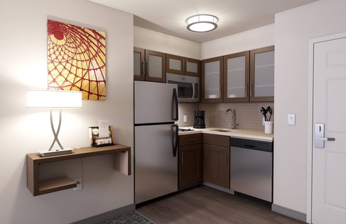Coeur d'Alene Apartment | King Studio. Free Breakfast! Indoor Pool + Hot Tub. Close to Kootenai Health!