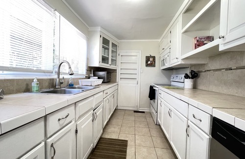 Tallahassee House | King Suite, 1 Gig Wi-Fi, 3 BEDROOM 3 BATH, Game Room, Office, 1 mile to FSU/FAMU