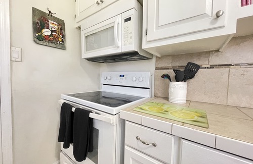 Tallahassee House | King Suite, 1 Gig Wi-Fi, 3 BEDROOM 3 BATH, Game Room, Office, 1 mile to FSU/FAMU