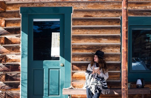 Pitkin County House | King Suite : Beyul Retreat