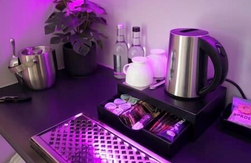 Offerton Apartment | King Suite close to Manchester City Centre, R2