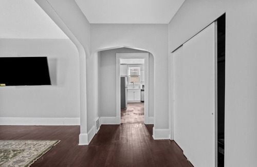Davenport Apartment | King Suite, Firepit, bsmnt, W/D!