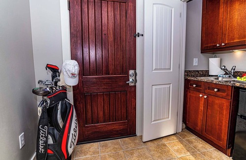 St. Augustine Condo | King Suite-kitchenette w/full size fridge-pool courtyard views-hot tub