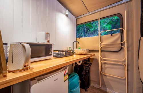 Townsville Resort | King tent 5 Nelly bay