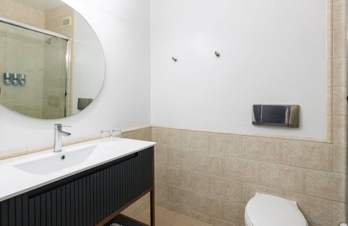 Truckee Hotel | King + Twin Sleeper Room at Gravity Haus, Outdoor Mountain Fun, Truckee Locale
