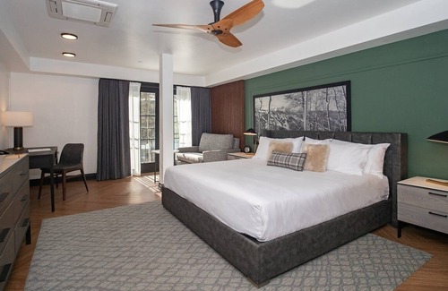 Vail Hotel | King + Twin Sofa Gravity Haus Vail, Heart of Vail Village, Steps to Gondola