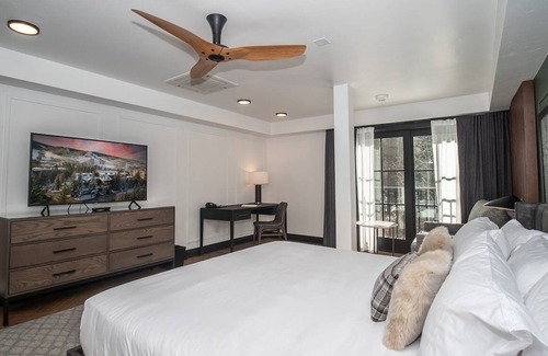 Vail Hotel | King + Twin Sofa Gravity Haus Vail, Heart of Vail Village, Steps to Gondola