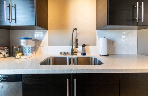 Normal Heights Apartment | KingBed-Desk-Parking-Pets-Walkable-SmartTV's