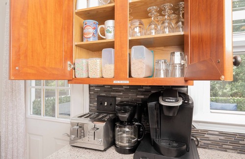 Kernersville House | KingBed PetFriendly Washer Dryer Sleep16