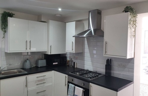 Furzedown House | Kingbeds in London Townhouse Sleep UP to 8