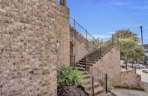 Midtown House | Kingdom house. Amazing rooftop with a panaramic view of the city and its skyline