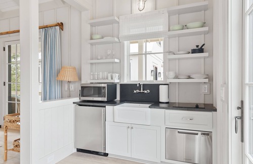 Johns Island House | “Kingfisher” (3029 Southerly Way) 2 person creekside bungalow at Kiawah River