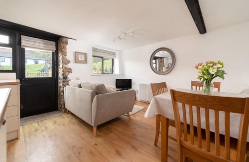 Littleham House | Kingfisher Cottage at Robin Hill 4