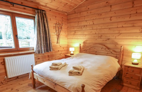 Lincoln Cottage | KINGFISHER LODGE, pet friendly, with a garden in Bardney