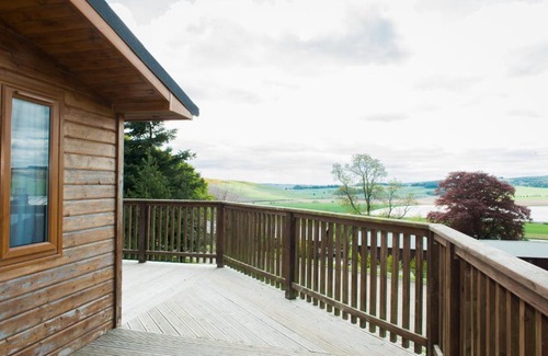 Cupar House | Kingfisher Lodge with Hot Tub near Cupar Fife
