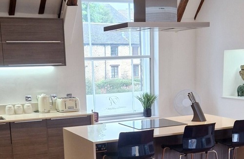 Stamford Apartment | Kingfisher Suite - Two-bed private apartment