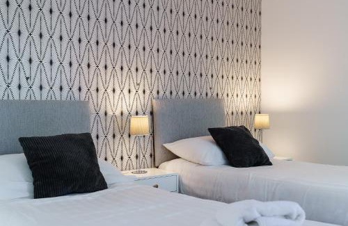 Cambridge House | Kingfisher Way - Contemporary 5 Bedroom Central Cambridge Home