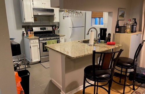 Glenwood Grove - North Iris House | Kings and Queens 3 BR Base Camp
