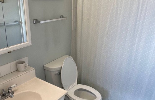 Glenwood Grove - North Iris House | Kings and Queens 3 BR Base Camp