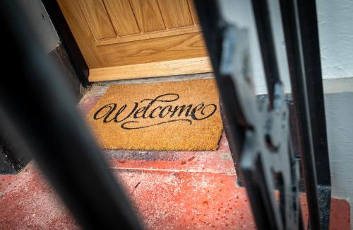 Whitehaven House | Kings Arms Suites - Deluxe Room - En-Suite - Self Check In