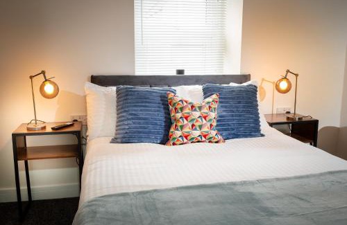 Whitehaven House | Kings Arms Suites - Deluxe Room - En-Suite - Self Check In