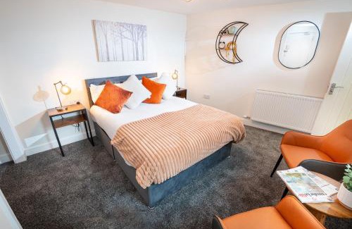 Whitehaven House | Kings Arms Suites - Luxury Double - Waterfall Shower - Self Check In