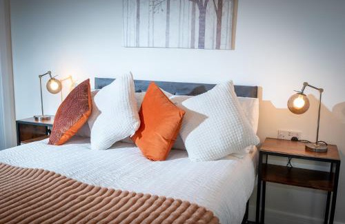 Whitehaven House | Kings Arms Suites - Luxury Double - Waterfall Shower - Self Check In