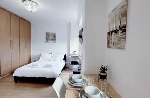Chelsea Riverside Hotel | Kings Road in London by Stayfolk