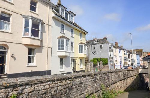 Dartmouth Apartment | Kings View