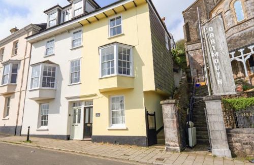 Dartmouth Apartment | Kings View
