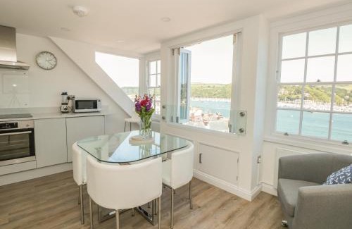 Dartmouth Apartment | Kings View