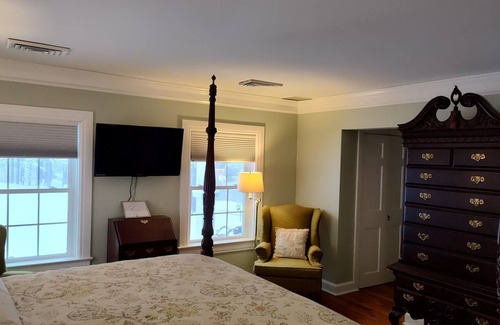 Marion Station Hotel | Kingsbay Mansion & Vacation Houses