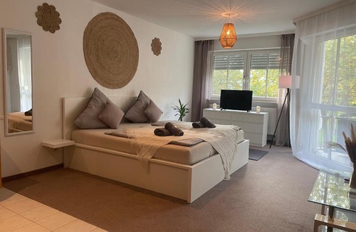 Freilassing Apartment | Kingsize Bett BOHO Apartment mit Tiefgarage nähe Salzburg