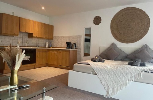 Freilassing Apartment | Kingsize Bett BOHO Apartment mit Tiefgarage nähe Salzburg