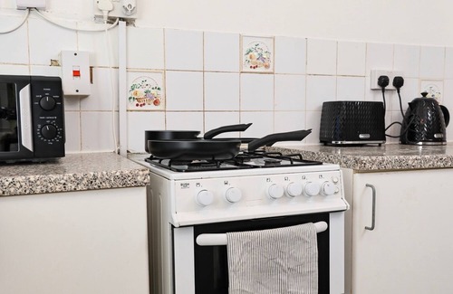 Norbiton Apartment | Kingston Duplex Apt Balcony, Parking & Wi-fi