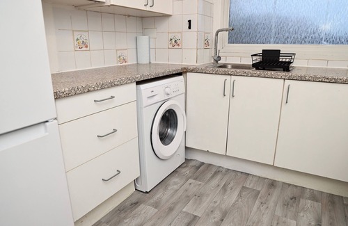 Norbiton Apartment | Kingston Duplex Apt Balcony, Parking & Wi-fi